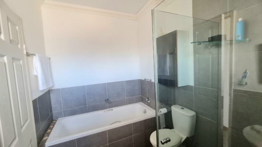 To Let 2 Bedroom Property for Rent in Hagley Western Cape
